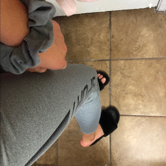 Two Sketcher’s sport women’s leggings - Picture 4 of 4